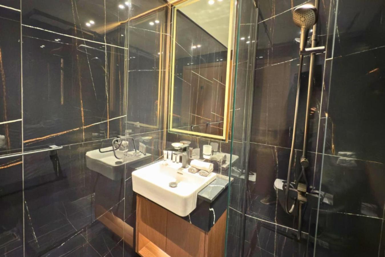 1 Bedroom Binghatti Venus, Jumeirah Village Circle Apartment